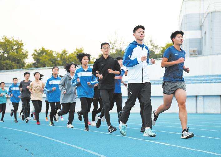 参加2022年十六届运动会邯郸​田径健儿加紧训练
