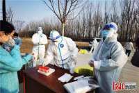 廊坊区行政审批四级业务主办高威：绽放在抗疫一线的“铿锵玫瑰”