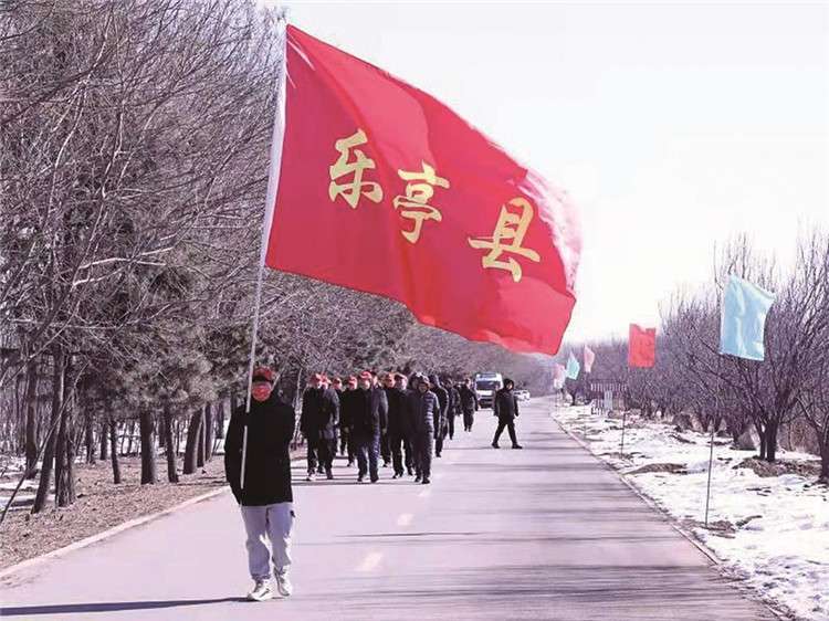 乐亭举行登智山健步走暨古滦河改造提升开园仪式