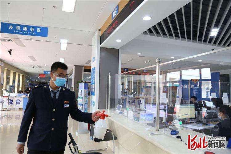 固安：疫情防控不松懈 办税服务不断档