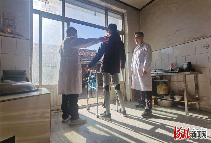 助残创奇迹 河北沧州青年瘫痪9年重新站起
