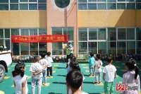 河北巨鹿：“熊猫”安全员进学校 守护“国宝”出行