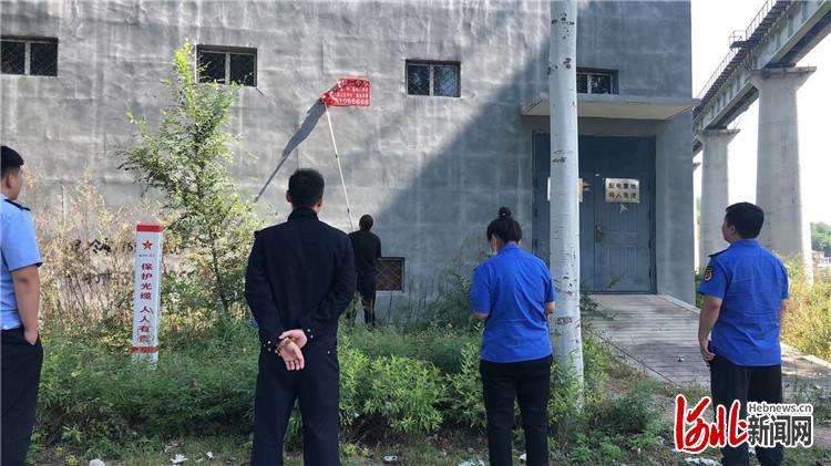承德市双桥区水泉沟镇：专项整治辖区小广告 助力文明城市创建