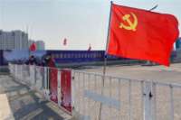 ​我是员我先上 旗在廊坊临空经济区疫情防控一线高高飘扬