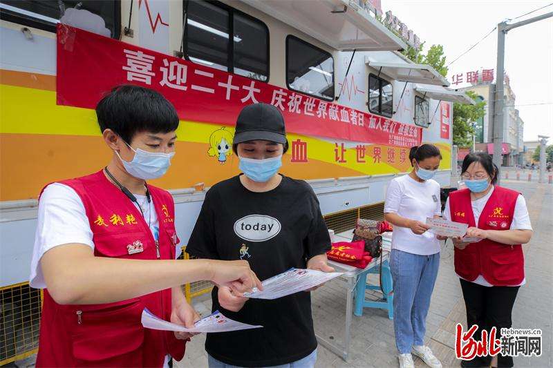 厂：志愿者“爱心献血屋”参加无偿献血