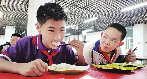 张家口桥东63名乡村娃进城读书啦