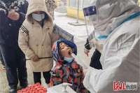 廊坊市安次区龙河高新区争分夺秒冒雪开展核酸检测