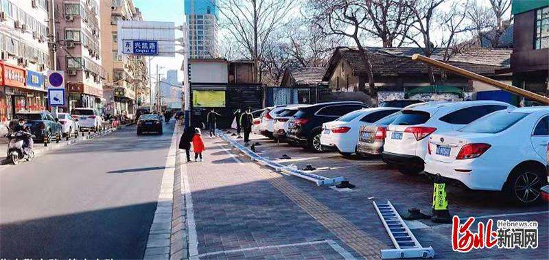 圈块地就停车收费？石家庄交警：拆除！取缔！