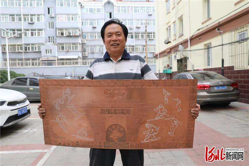 紫铜板上刻冬奥  美好祝福献盛会