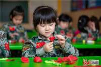 河北广宗：送一朵“小红花”