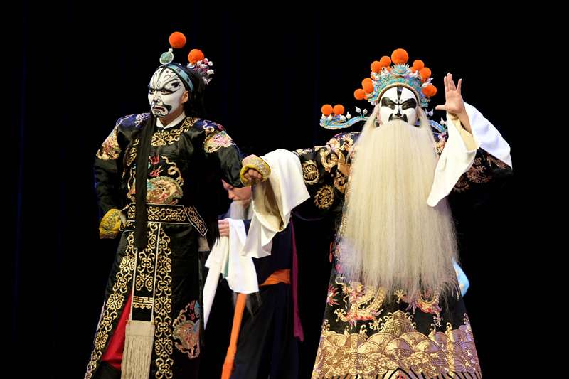 河北石家庄：惠民演出送文化餐