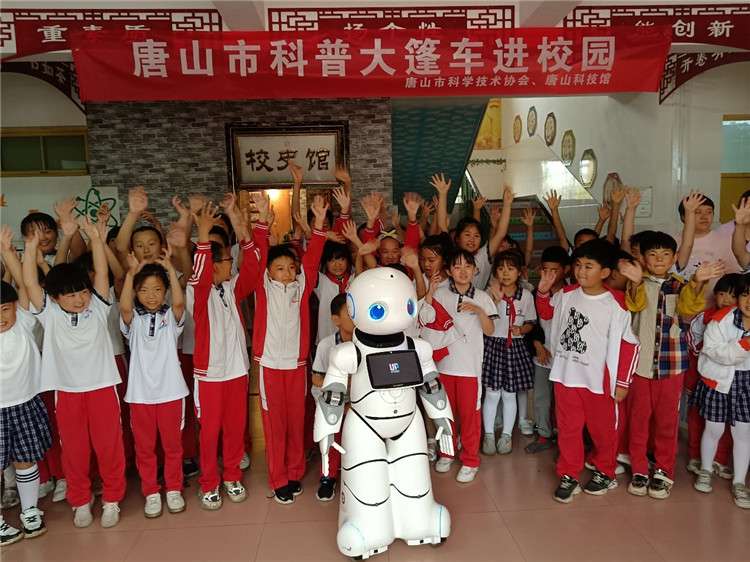 唐山市科普篷车点亮孩子科技梦
