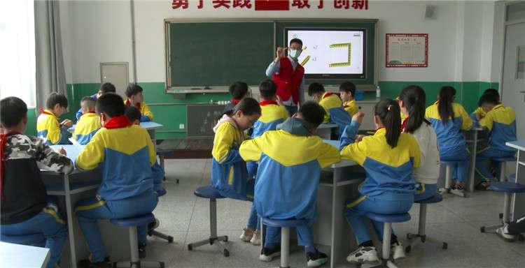 唐山市科普篷车点亮孩子科技梦