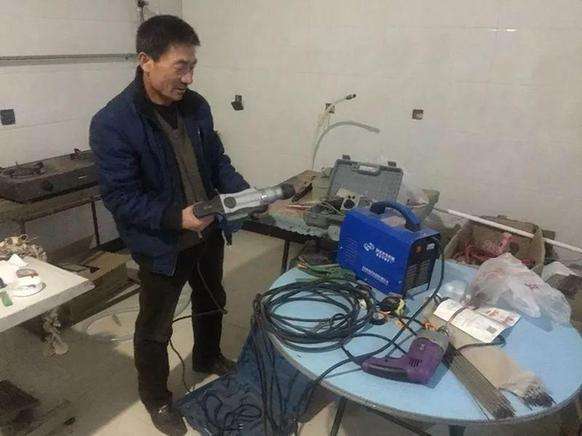 为他点赞！不管到哪儿，这位雄安哥都是好样的