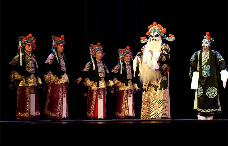 河北石家庄：惠民演出送文化餐