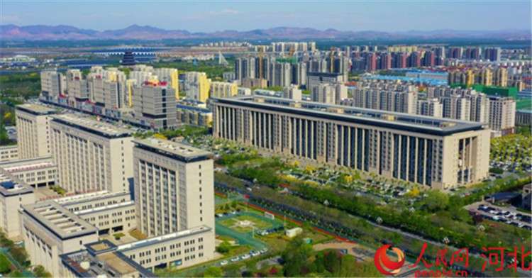 山水融城美如画 迁安地尽芳华