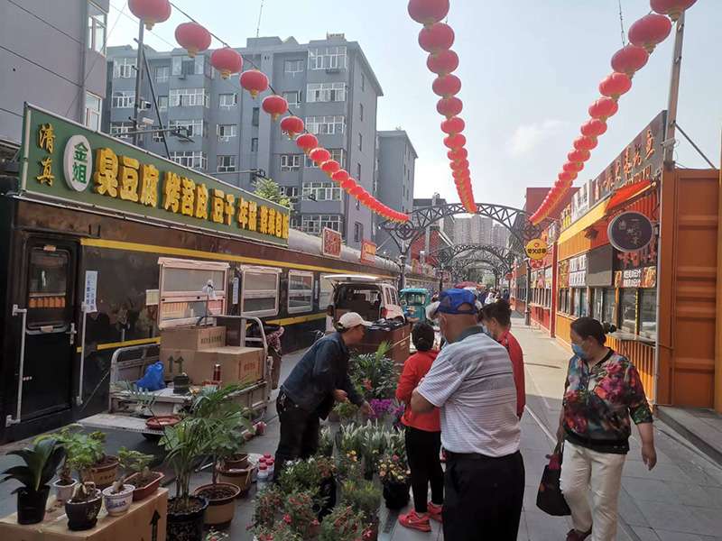 “网红地标”燃起城市“烟火气”便民早市“开进”老火车步行街