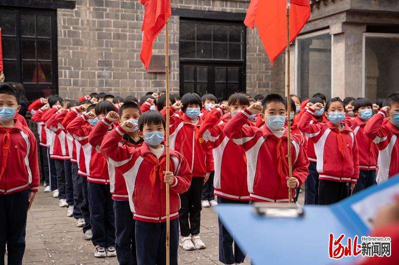 河北邢台南宫：清明时节忆英烈  “树”下铭初心