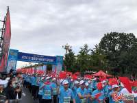 河北保定：万人开跑保定首届马拉松比赛