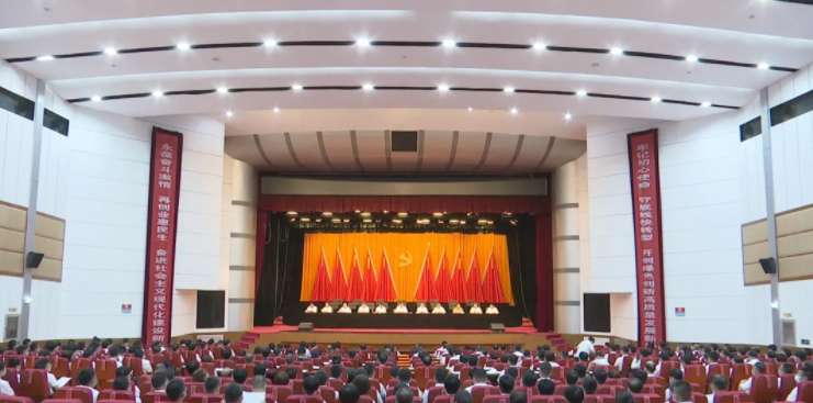 宽城满族自治县第七次代表举行预备会议
