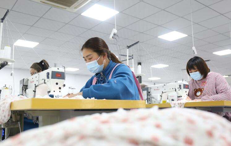 河北邢台：家门口就业助增收
