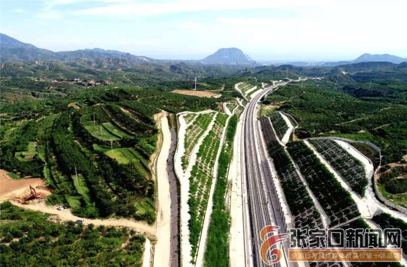 张家口：深山荒地变耕田