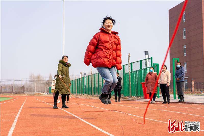 河北广宗：趣味运动迎“三八”