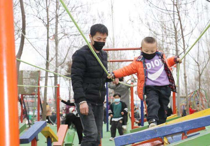 河北广宗：游乐园里欢乐多