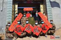 河北邢台军分区官兵陪伴吴洪甫欢欢喜喜迎新春