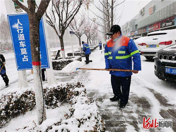 廊坊区公用事业管理全力应对降雪