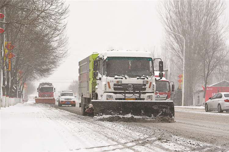 永清：破冰除雪保安全