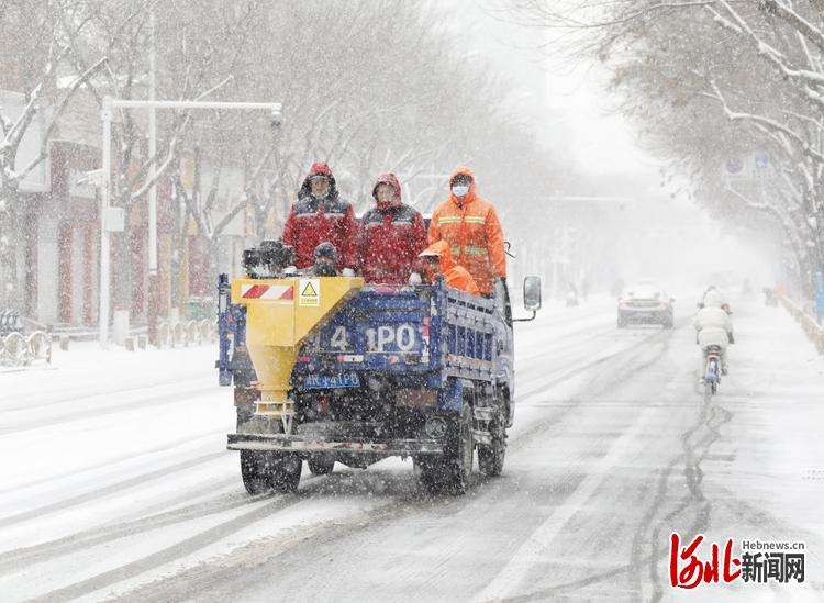 河北固安：雪中坚守 疫情防控一刻不放松