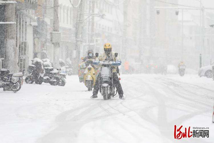 河北固安：雪中坚守 疫情防控一刻不放松