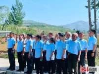 青龙隔河头镇刻“的初心”于民心