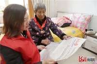 唐山市路南区友谊街道：以报为媒 将的十九届精神送到老员家