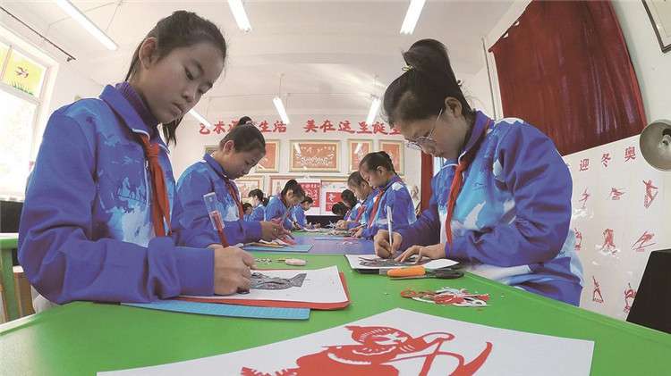 唐山丰南：民俗剪纸 祝福冬奥
