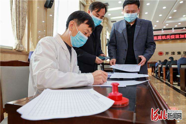 唐山市路南区永红桥街道：疫苗接种进企业 贴心服务送上门