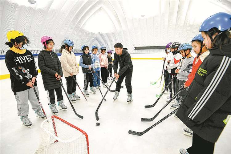 廊坊：​展运动风采 为冬奥加油