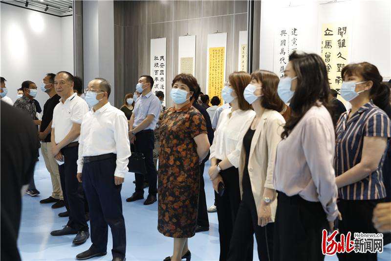 河北承德县庆祝百年书画摄影展开幕
