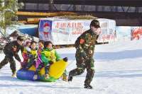 三河市六北定植物园“林海雪乡”点燃冰雪