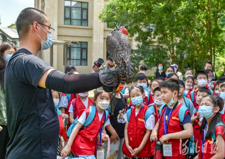 河北石家庄：爱护环境 亲近自然