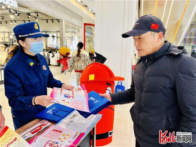 永清消防深入商场市场开展冬季防火宣传活动