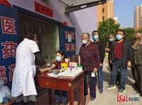 承德双滦区万和城社区开展老年人公益体检活动