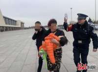 河北沧州三岁幼儿受伤急需转院治疗 铁路警方开辟“救援通道”
