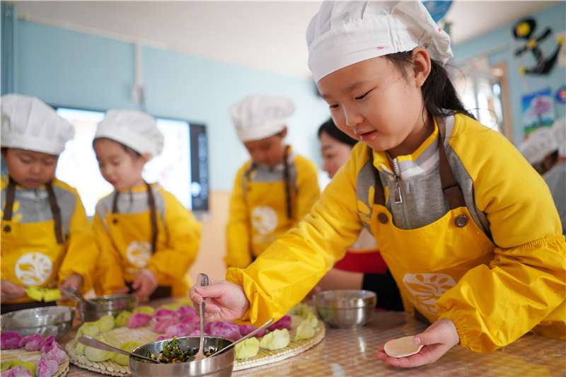 河北内丘：包饺子 迎冬至