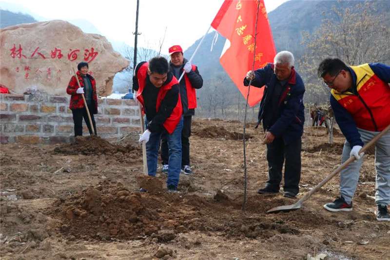 沙河举办“同栽一棵树，共建好人林”活动