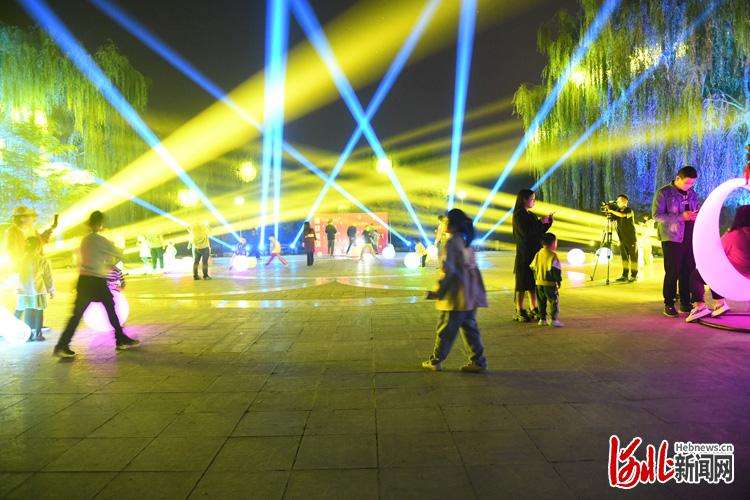 国庆带你游晋州丨石家庄晋州市：绚烂灯光迎国庆