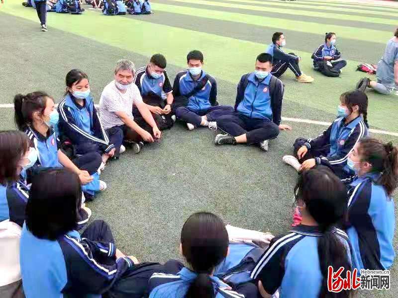 三尺讲台 情洒边疆——记张家口援疆支教团队巴州一中分队