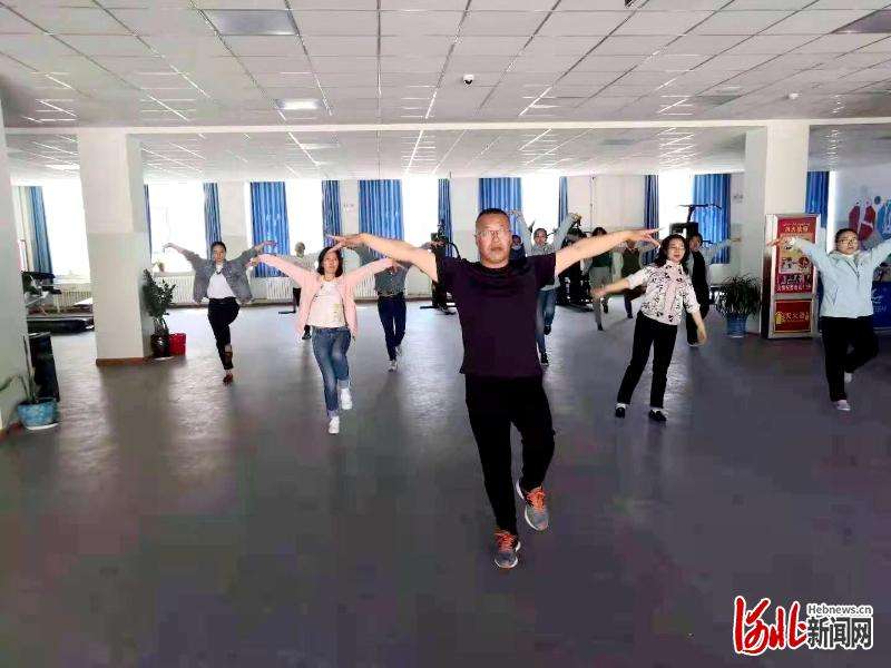 三尺讲台 情洒边疆——记张家口援疆支教团队巴州一中分队