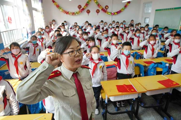 ​  河北秦皇岛：开学第一课 家国刻在心